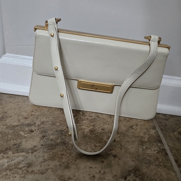Vintage Salvatore Ferragamo Cream and Gold Shoulder Bag - Picture 10 of 16